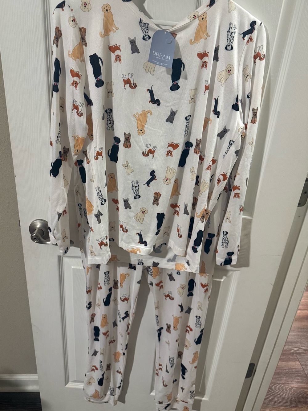 Brand New w/ Tags! Women's Fall Comfy Dog Print Pajama Set! Soft! Size: Large!